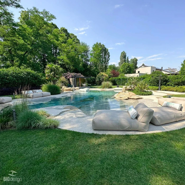 Distributeur d'eau pour animaux familiers avec recharge à gravité automatique