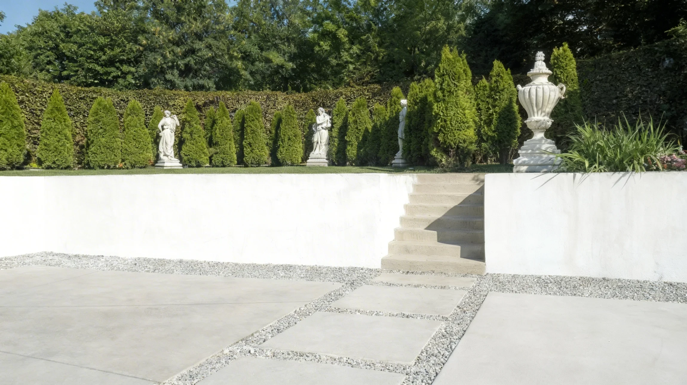 Ensemble résidentiel moderne avec immeubles d'habitation de 3-4 étages à façades beiges et balcons végétalisés